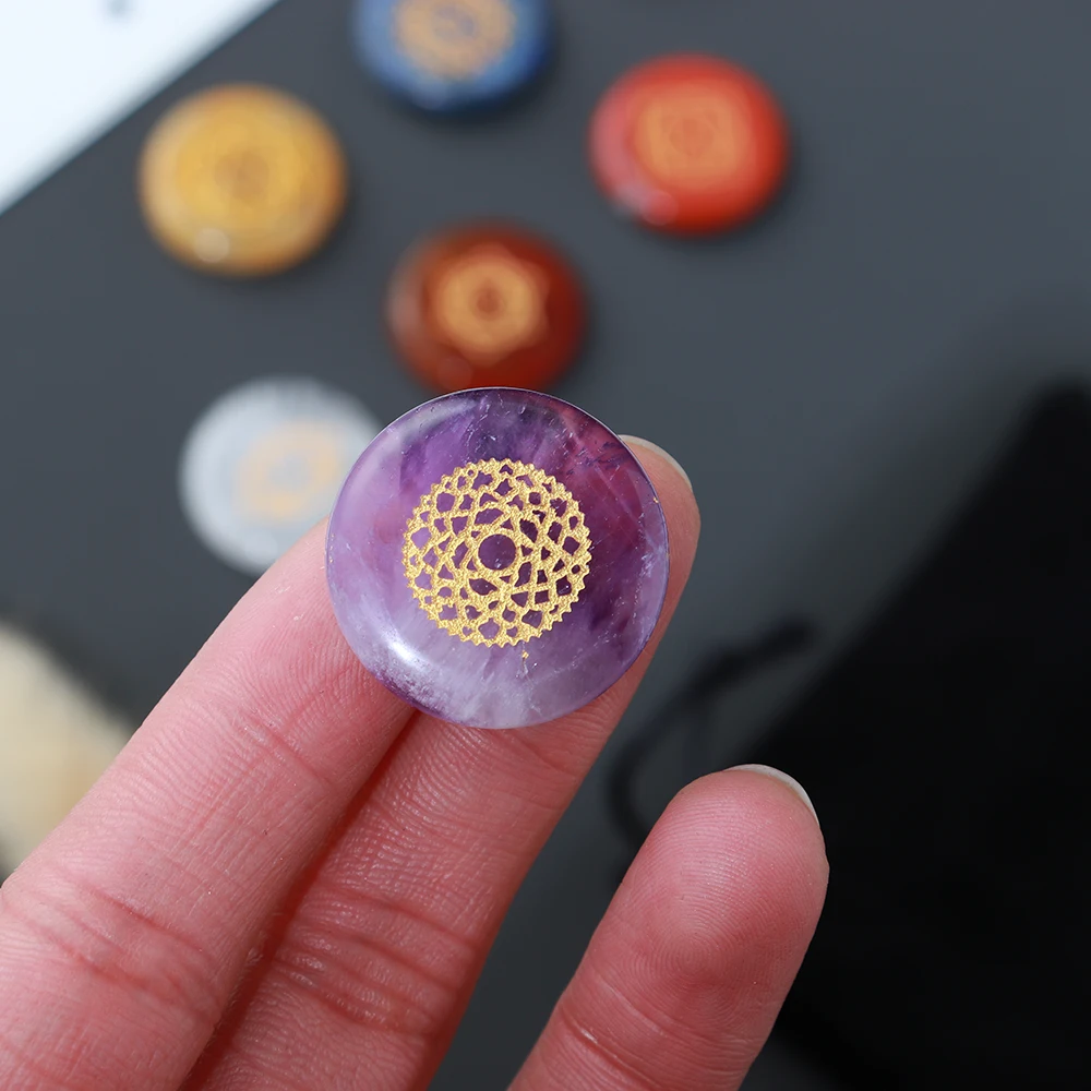 Ciondolo Chakra intagliato in pietra naturale forma rotonda cristallo viola quarzo lapislazzuli girocollo Reiki 7 Chakra collana con ciondolo in pietra senza foro
