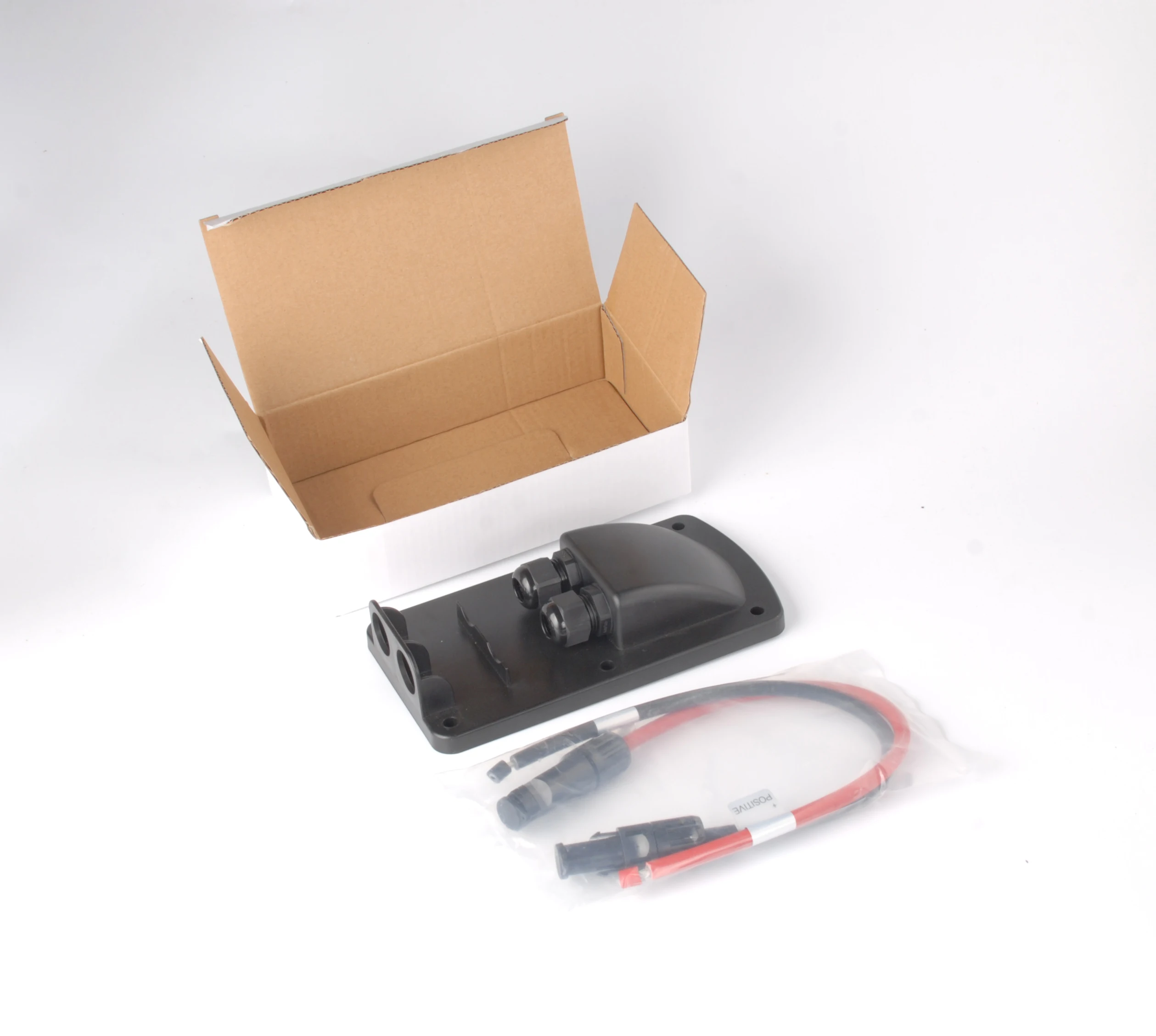 

ABS Housing Double Cable Entry Gland Through RV Roof Solar Junction Box 10AWG Solar MC 4 connector Extension Cable With Cap