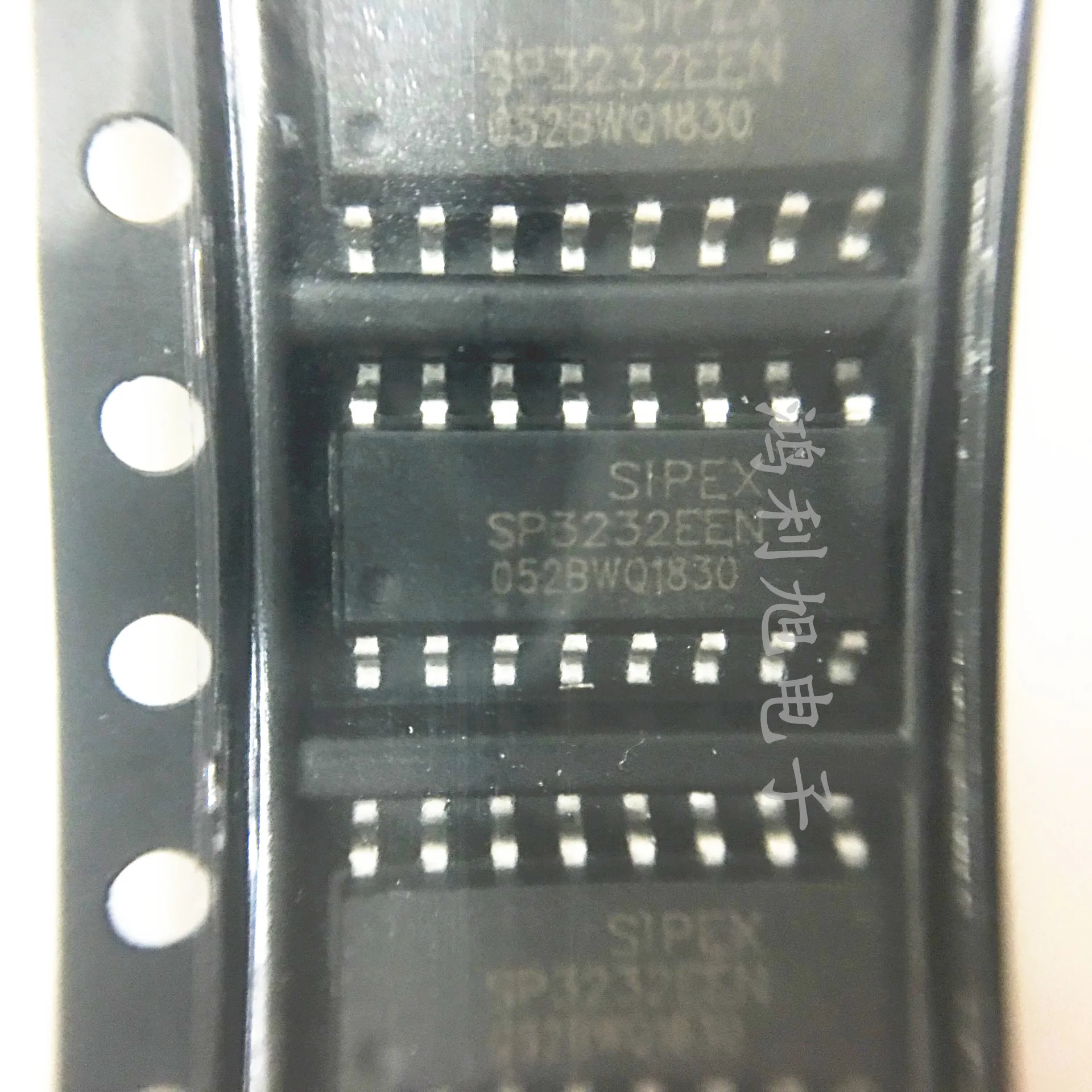 

10 шт./партия SP3232EEN-L/TR SP3232EEN Двойной передатчик/приемник RS-232 16-Pin SOIC N T/R