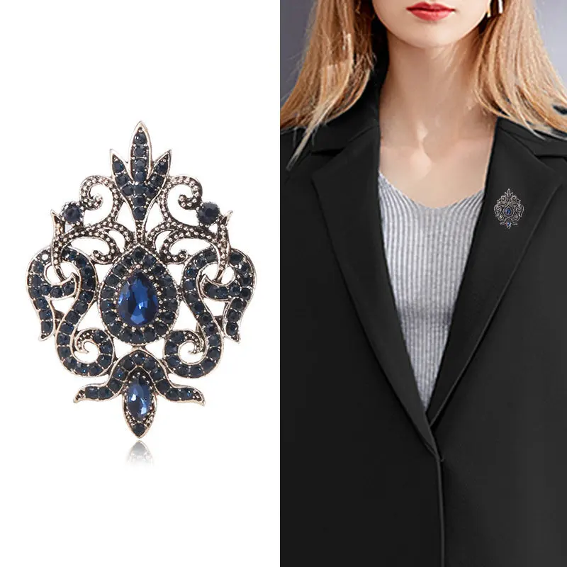 

Retro Fashion Alloy Hollow Baroque Geometric Glass Rhinestone Brooch Exquisite Temperament Jewelry Collar Pin