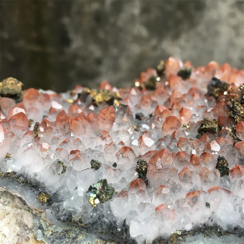 

Натуральный Красный Кристалл кварц халкопирит симбиотический кластер минеральный образец Witchcraft Восстанавливающий камень комната фэн-шуй украшение