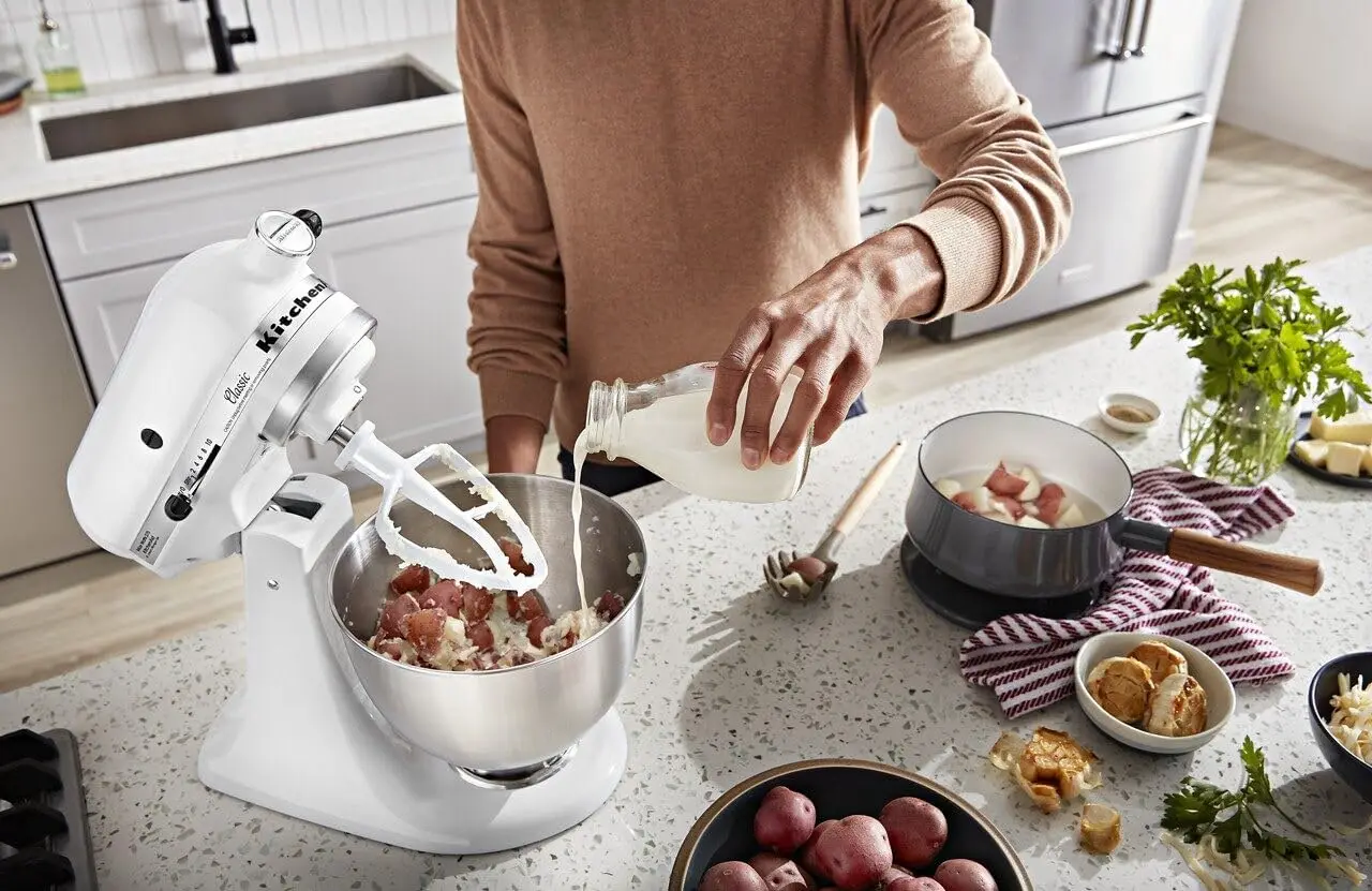 Classic Series 4.5 Quart Tilt-Head Stand Mixer K45SS, White 5