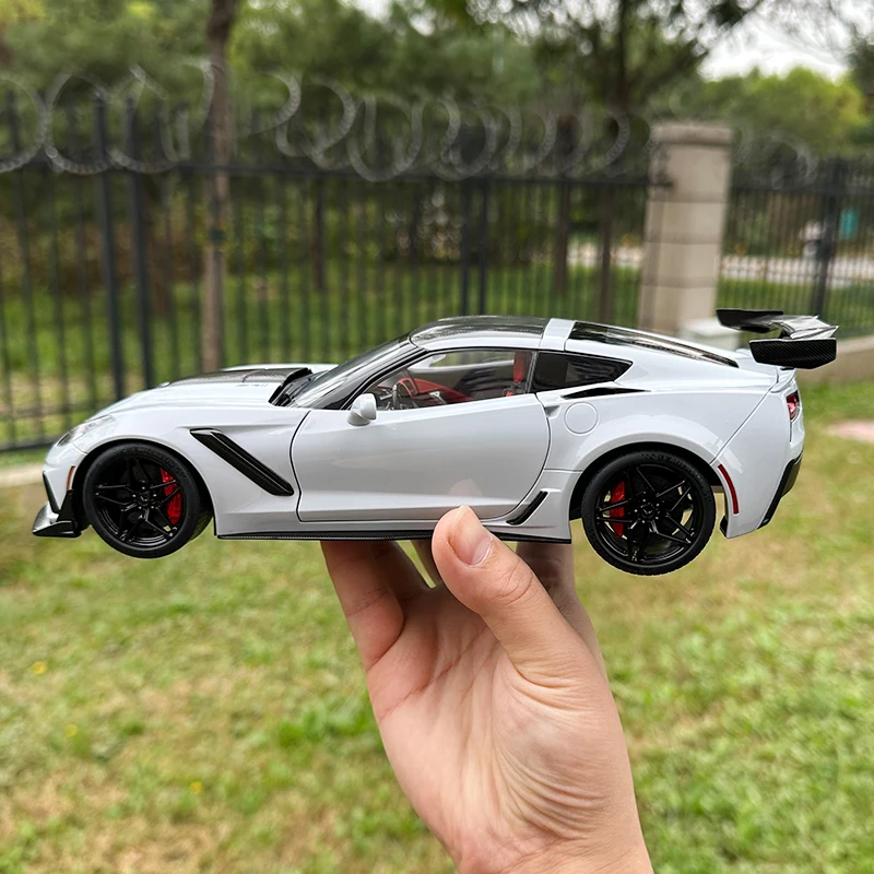 AUTOART 1/18 CHEVROLET CORVETTE C7 ZR1 Car model static