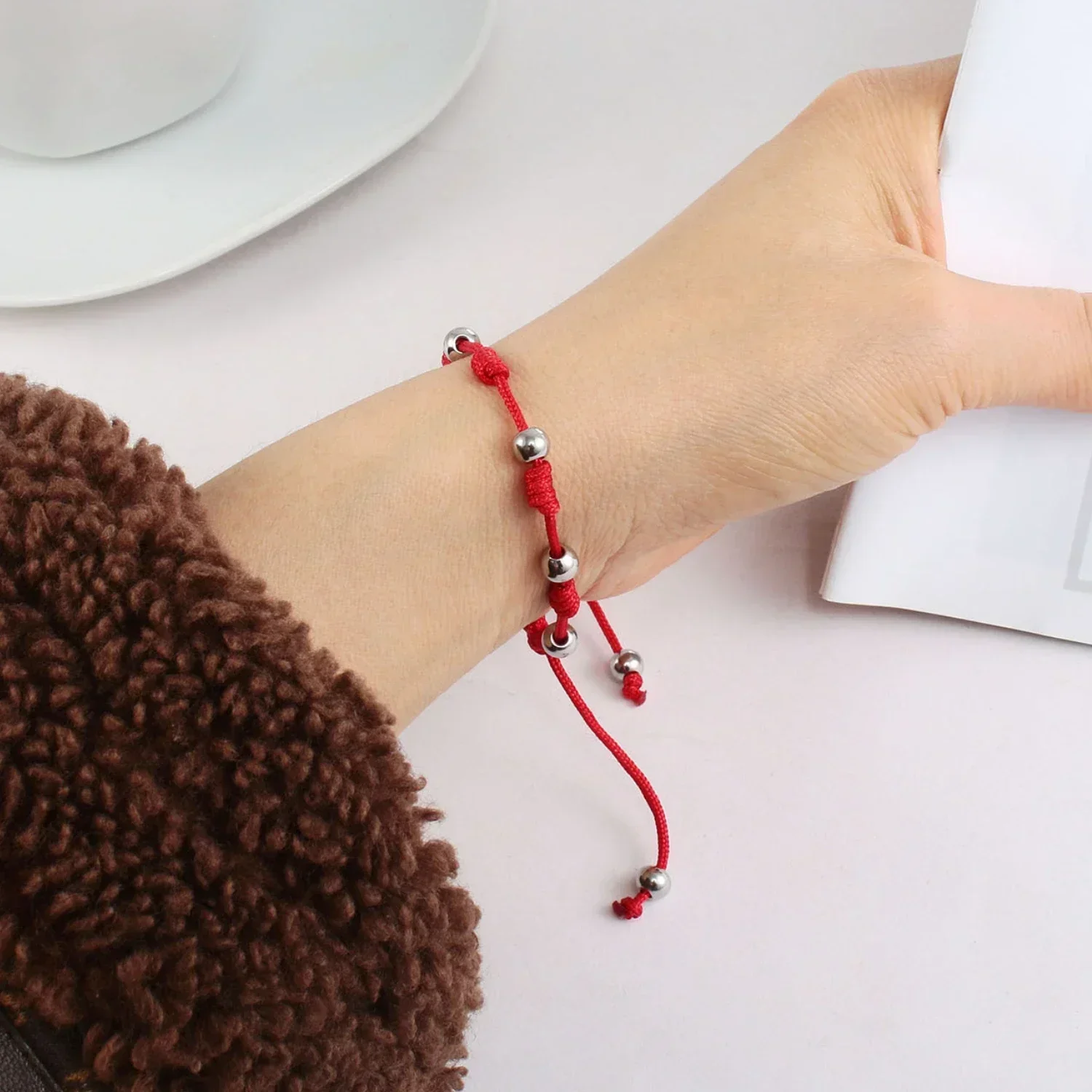 Meaning of red string bracelet? How to wear it correctly?