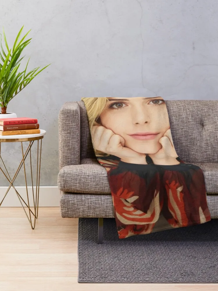 Kiernan Shipka ������ ���, ū ���,  ���, �̺� ���