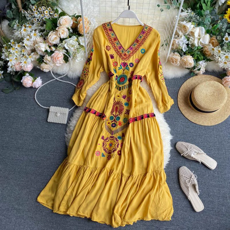 

Bohemian Ethnic Cotton Linen Dress Embroidered Red Large Size Women Dress V-neck High Waist Beach Dress Summer Vestidos
