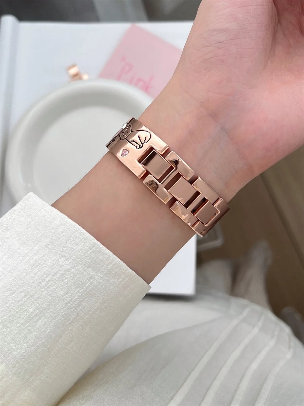 Bracelet de montre pour iwatch 42/44/45/46/49 mm 38/40/41 mm Bracelet de montre tendance en métal pour montres série Ultra2 série 10/9/8/7/6/5/4/3/2/1_voghion.com