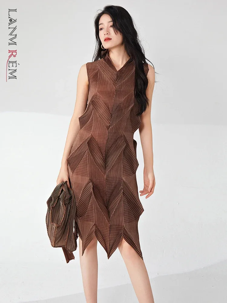 

LANMREM Sleeveless Dress Women 2024 Summer Unique V-neck Irregular Fold Dresses Female Fashion Design Clothing High End 2DA4809