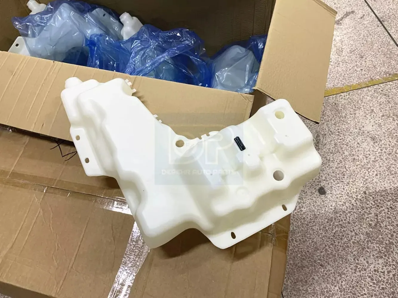 One Piece Aftermarket Water Tank Container 84092257 84024488 For 