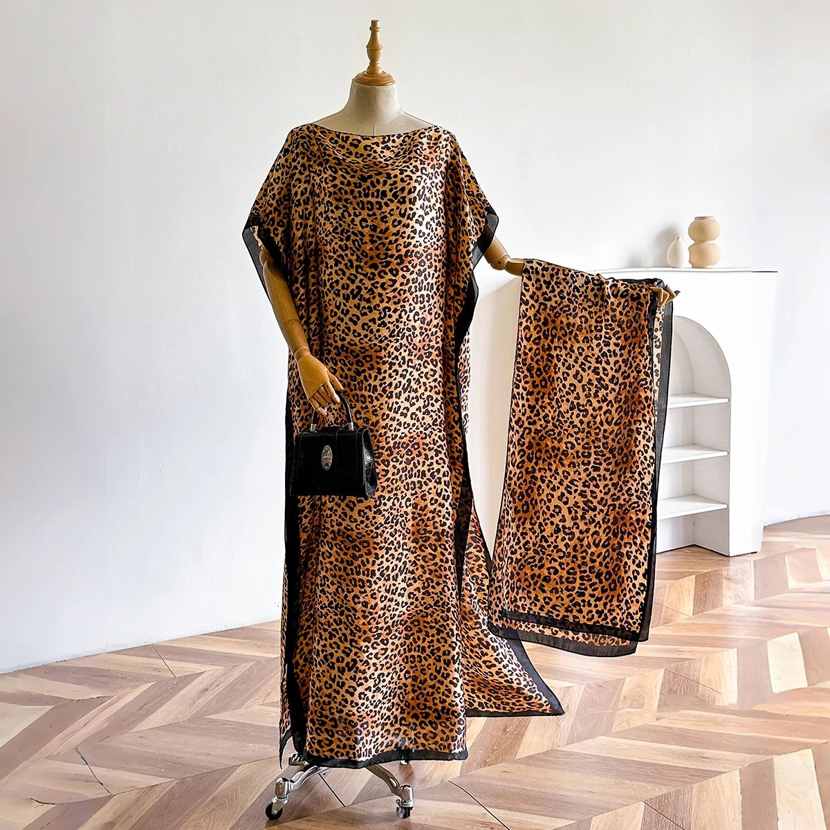 New Fashion Hot Summer Scraves For women Plus Size Luxury Design 2025 Casual Print Vintage Elegant Floral Female Scraf