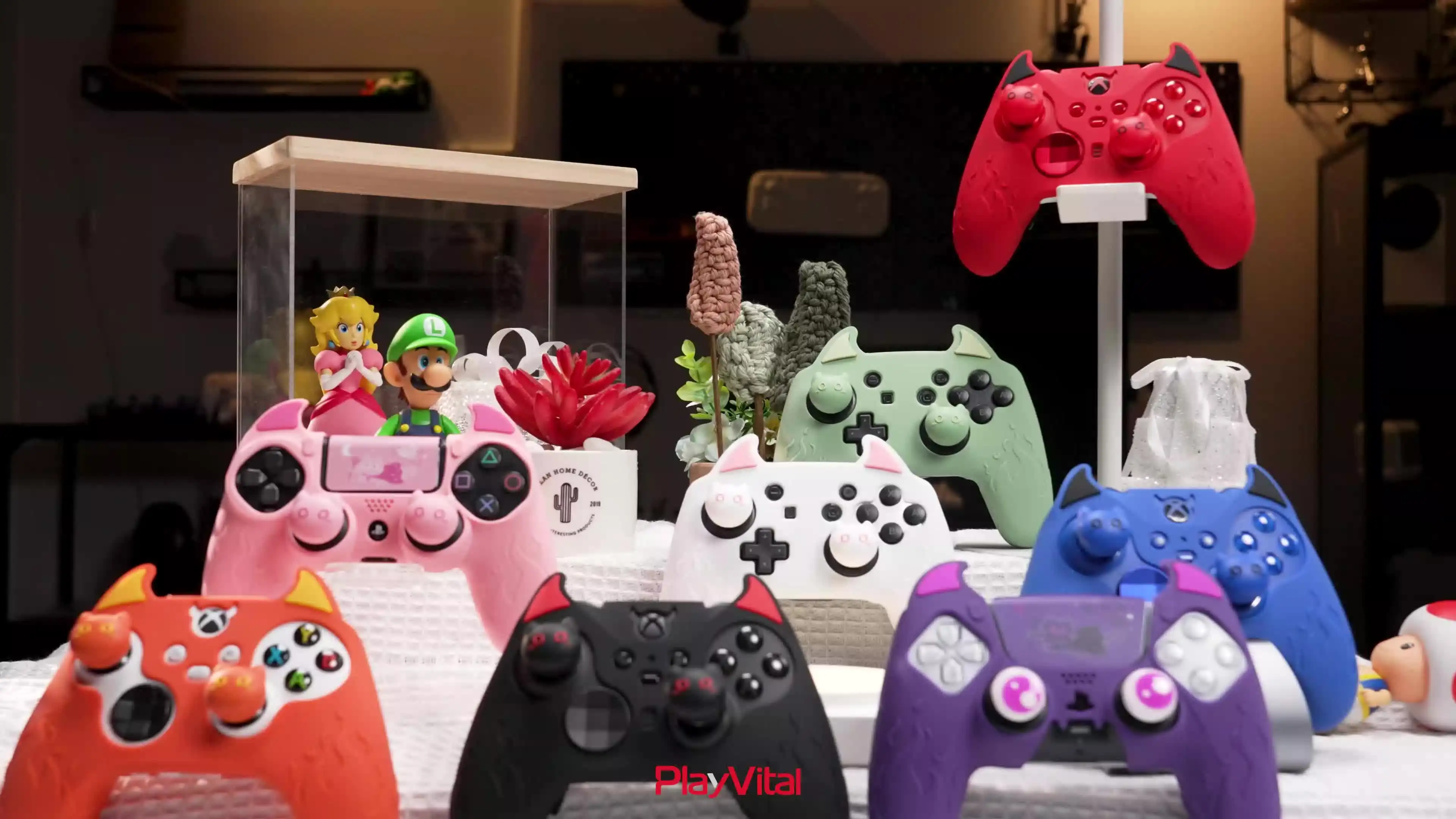 Силиконовый чехол PlayVital Cute Demon для контроллера Nintendo Switch Pro с колпачками и