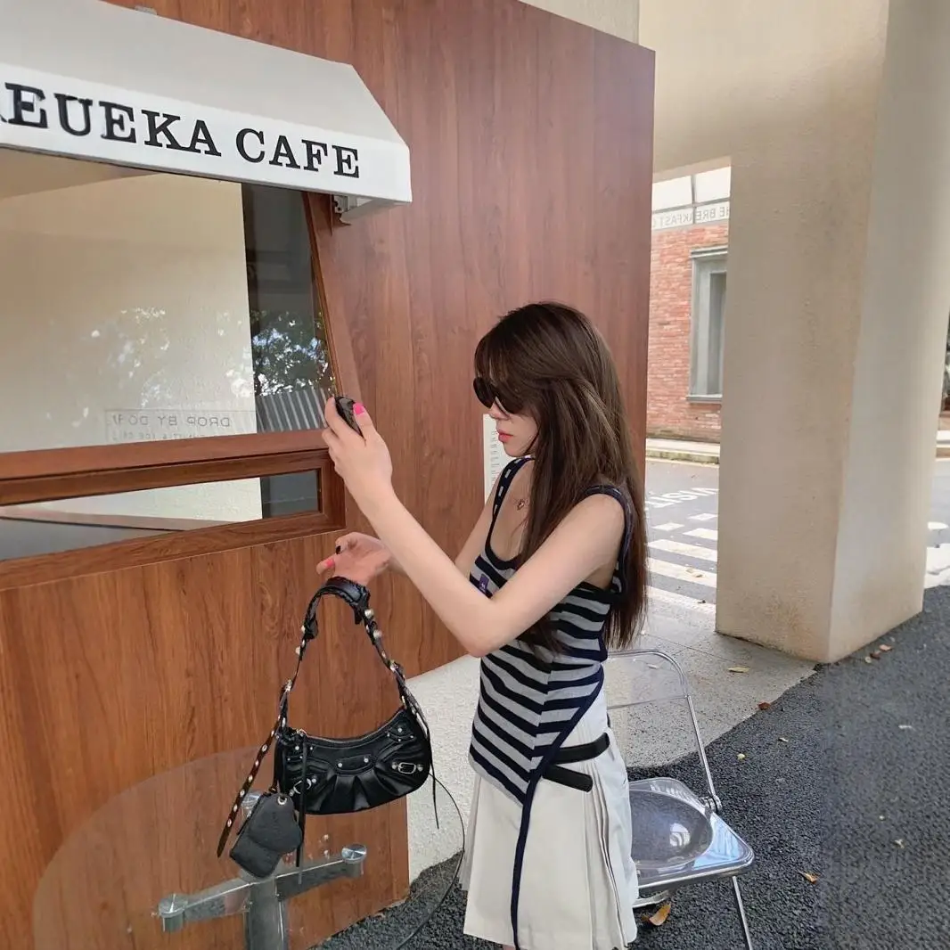 2024 Month Dental Motorcycle Bag Soft Cotton Lining Microfiber Synthetic Leather Hip-Hop Style Single Handle Zipper Closure