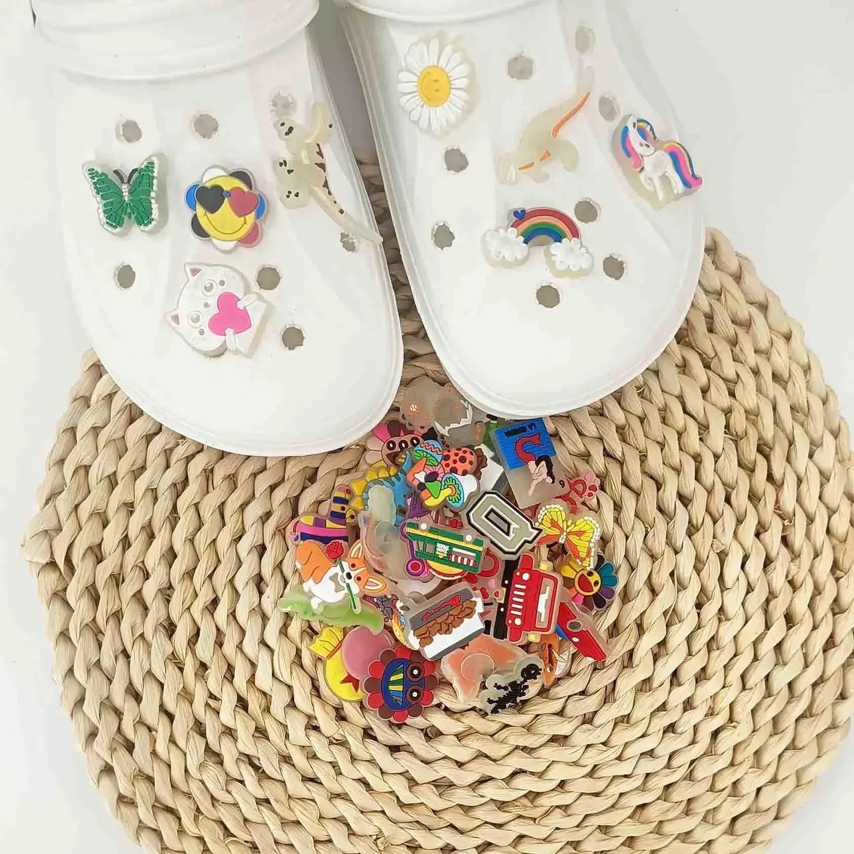 10/20/50 Stück, im Dunkeln leuchtende PVC-Randon-Schuhschnallen, Charms, Zubehör, Dekorationen für Clog-Armbänder, DIY, Unisex-Geschenk – Detail 2
