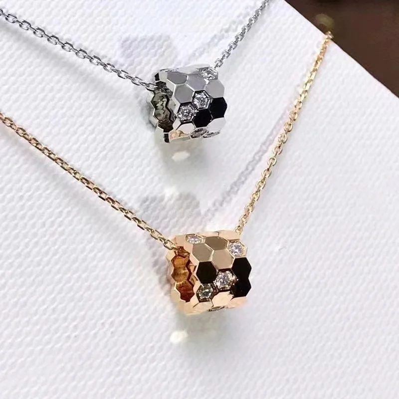 

Titanium Steel Honeycomb Pendant Necklace Light Luxury Hexagonal Shape Collarbone Chain For Women Fashion Jewelry Accessories