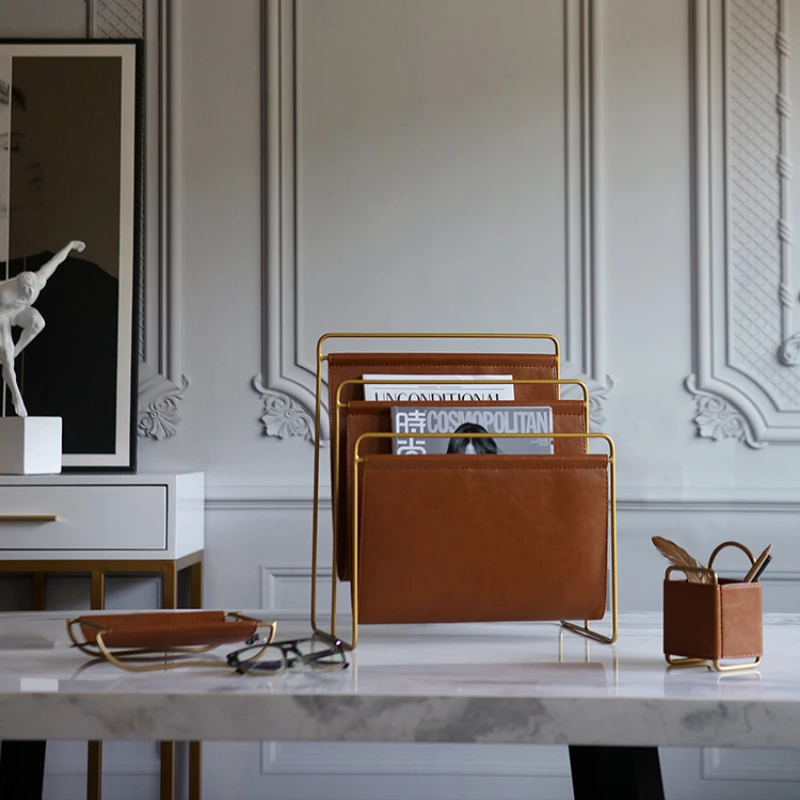 

Современная Минималистичная стойка для журналов, металлический кожаный держатель, роскошная настольная подставка для хранения, многофункциональный поднос
