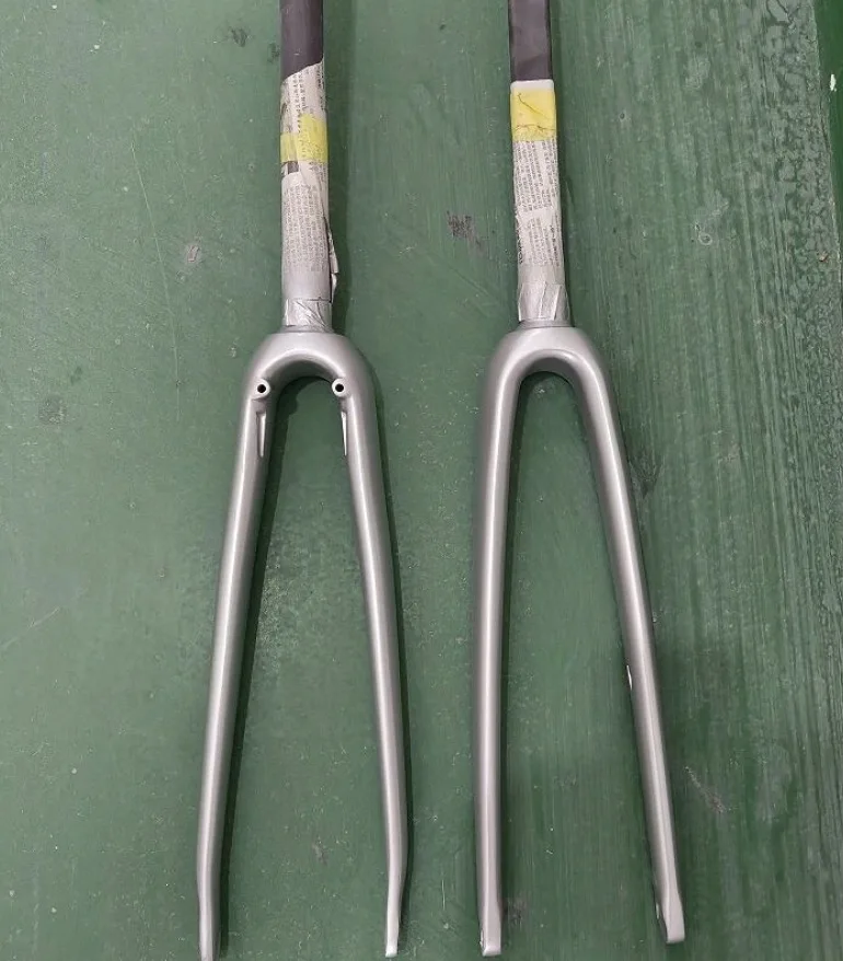 Fourche Carbone 700C Rigide Frein Disque/jante QR/axe Traversant - Légère 420g, Compatible Route/vélo Course