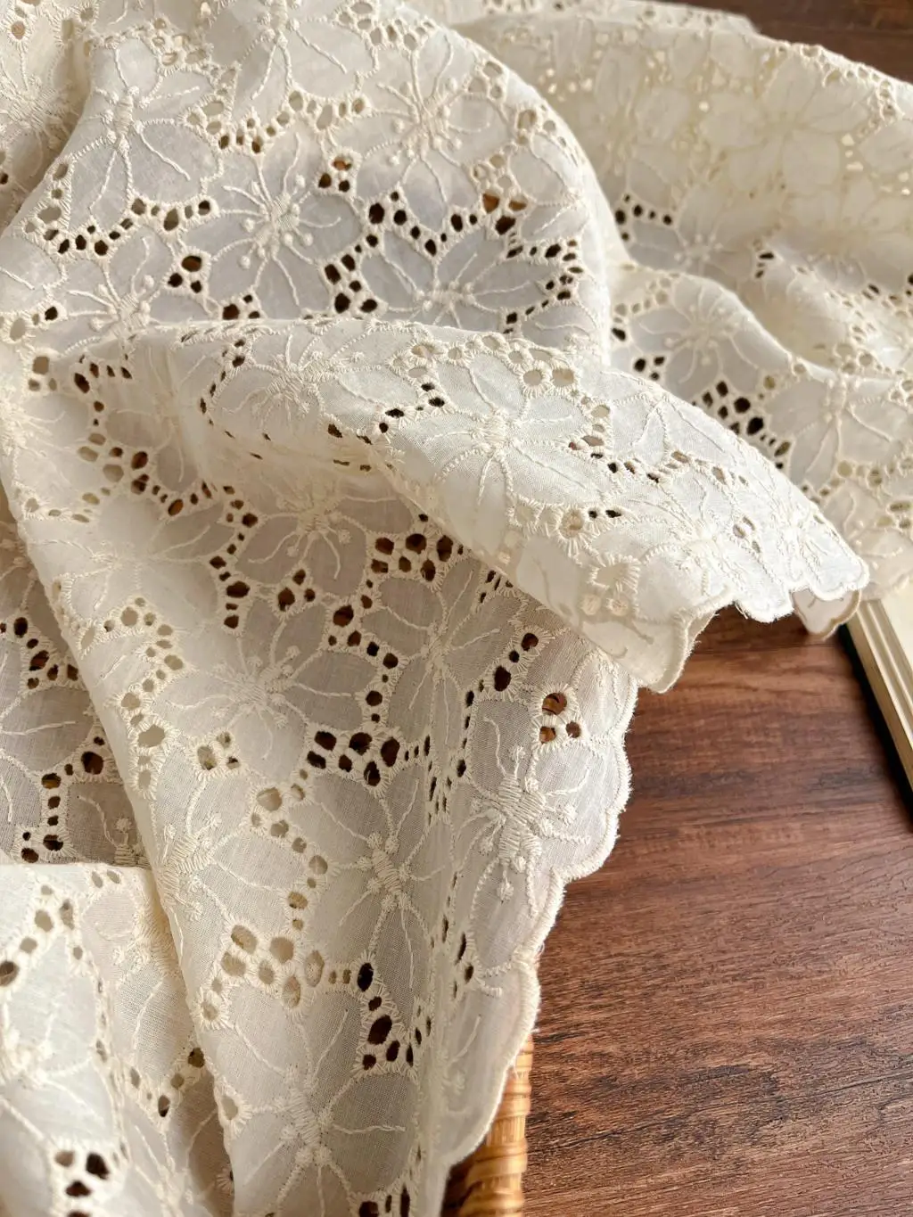 

Pure Cotton Embroidery Hollow Cotton Cloth Apricot Clothing Shirt Skirt Fabric Diy Tablecloth Door Curtain Decorative Cloth