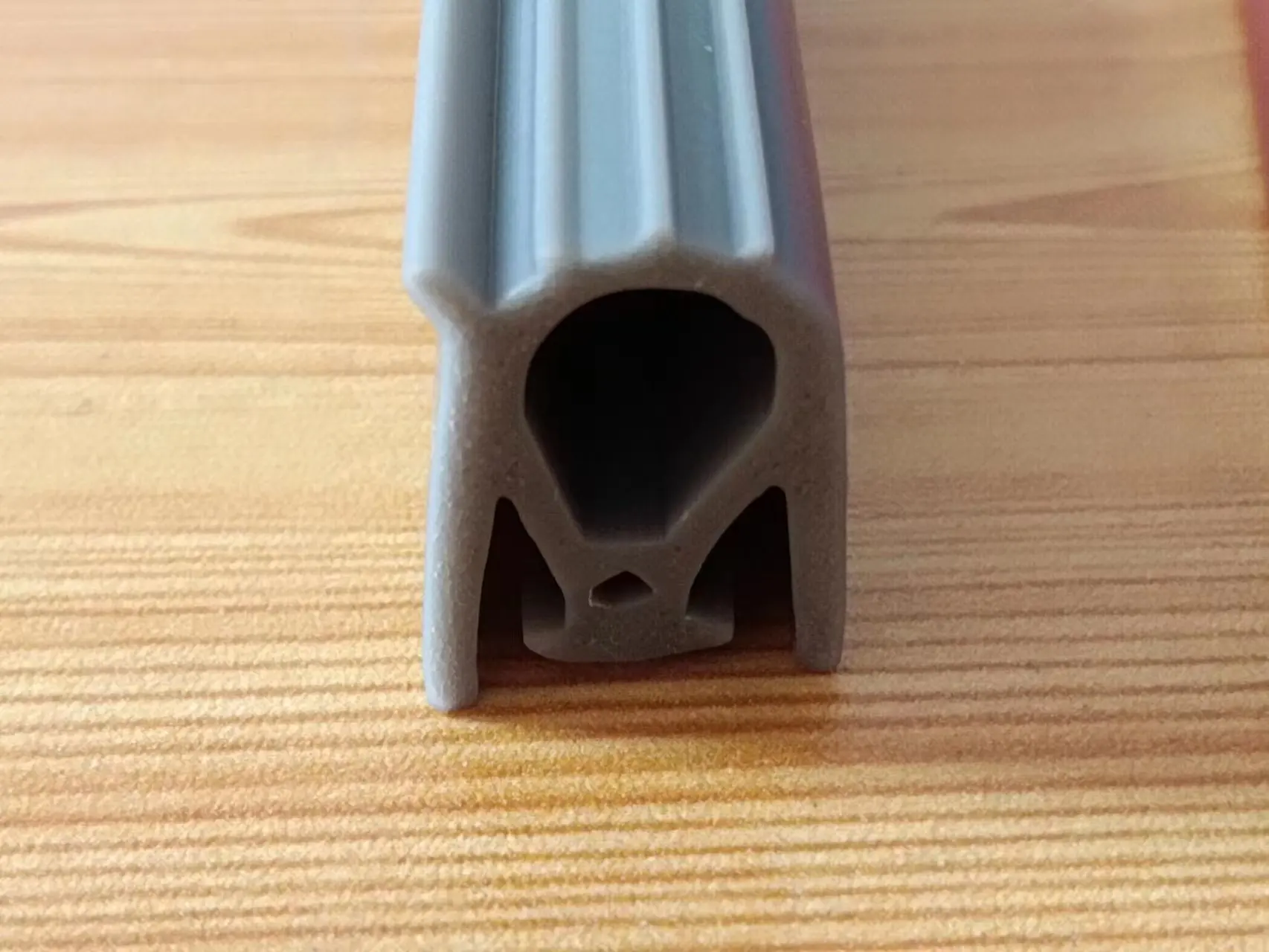 

Sealing strip for large double-sided rice steamer cabinet