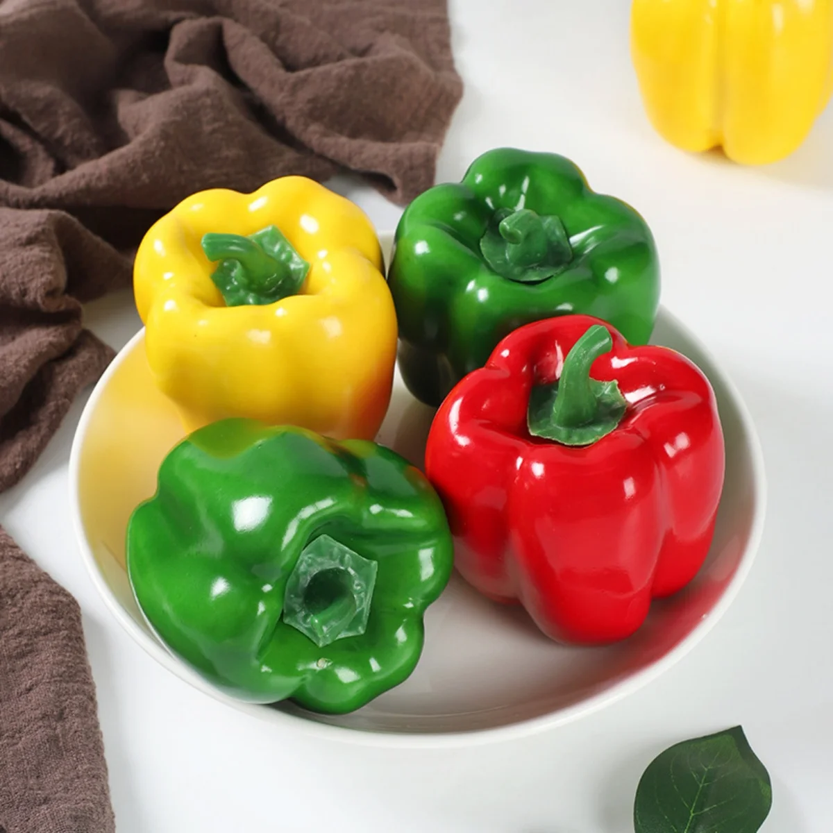 1pcs Simulated pepper model, simulated vegetable foam, simulated red,green and yellow pepper model, props, bell