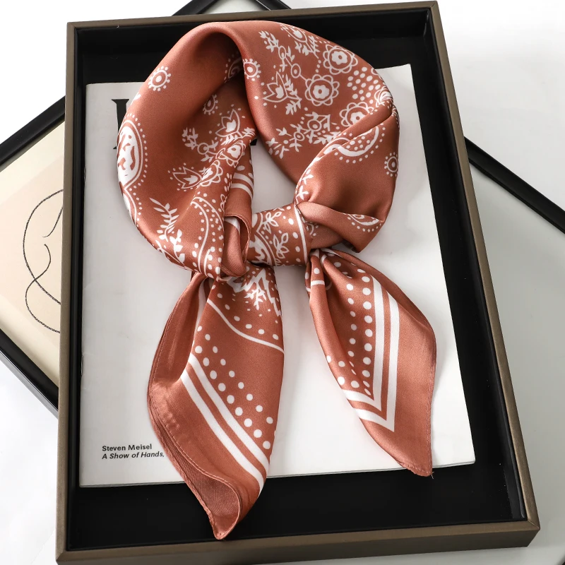 Neues Satin-Schal-Design mit wildem Leopardenmuster, quadratische Seide, Halstücher für Frauen, Wickeltuch, Kopftuch, Strand-Haarband, Bandana für Frauen_voghion.com