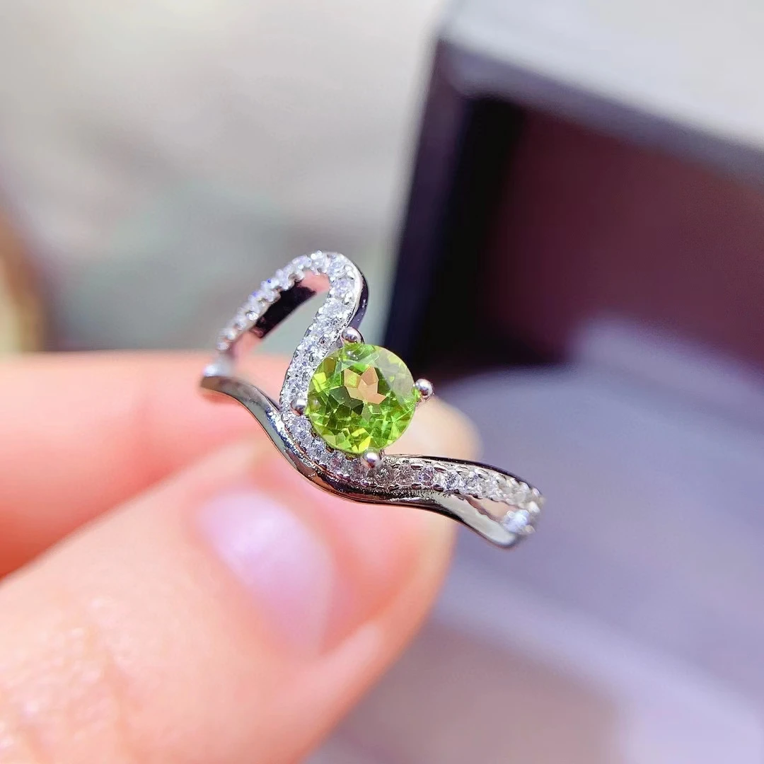 

Trendy Design 925 Silver Ring for Wonen 5mm 0.5ct Natural Peridot Ring with 18K Gold Plated Peridot Silver Jewelry