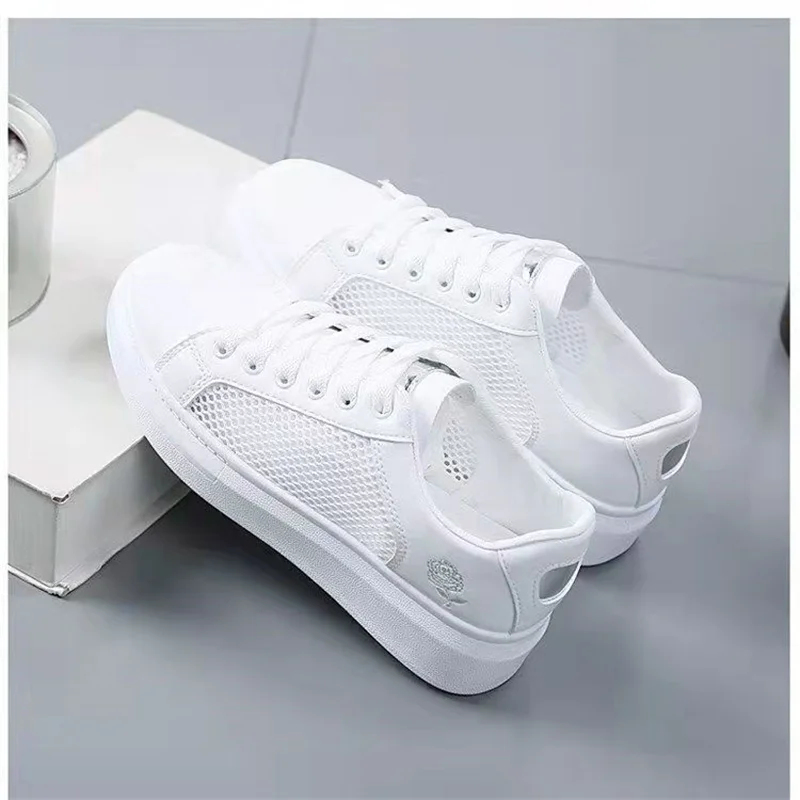 White Women Shoes Spring Famale Sneakers Breathable Flowers Lace-Up Women Sneakers Women Shoes Fashion Embroidered Casual Shoes