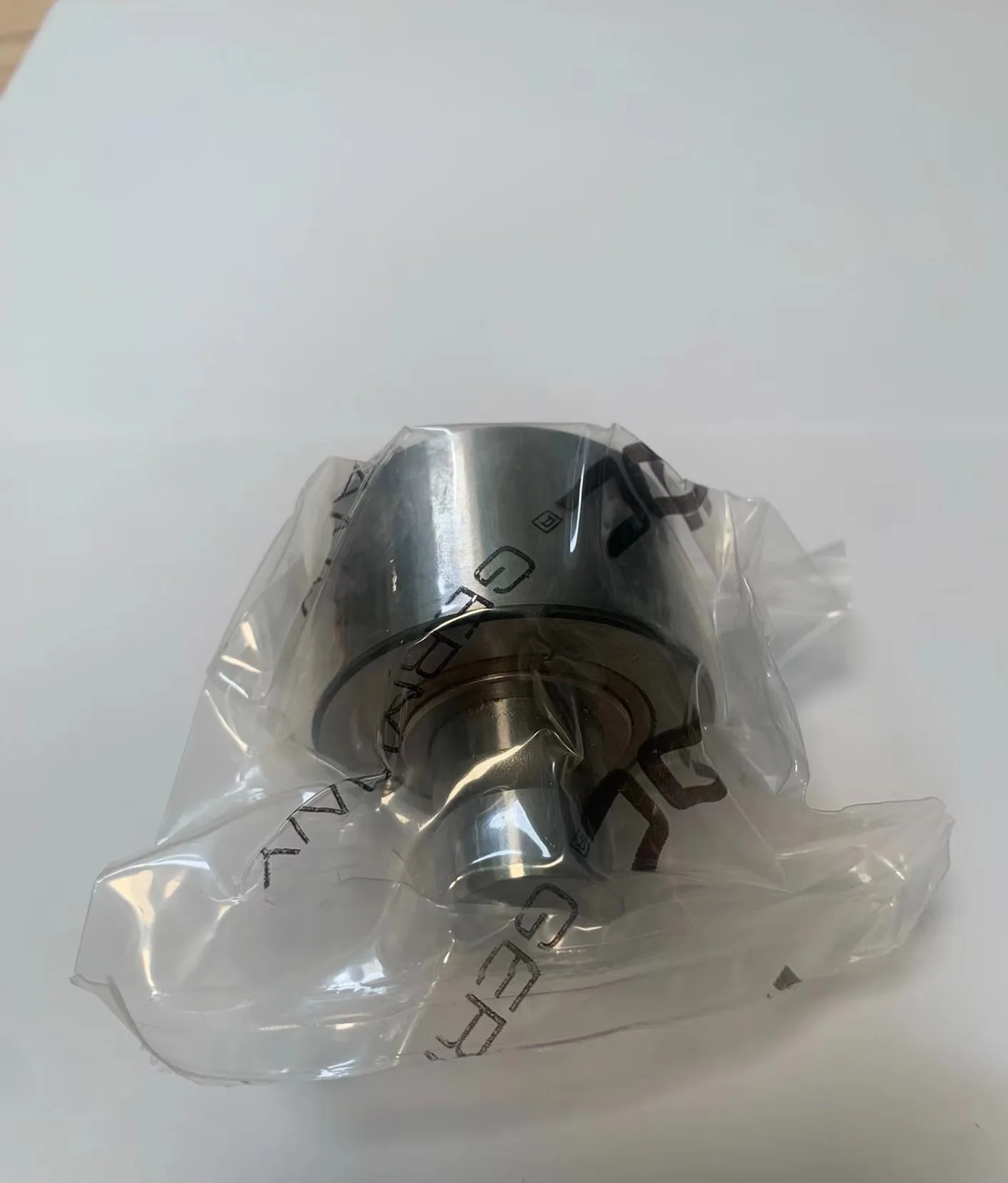 2 pieces Bearing PWKR47.0003