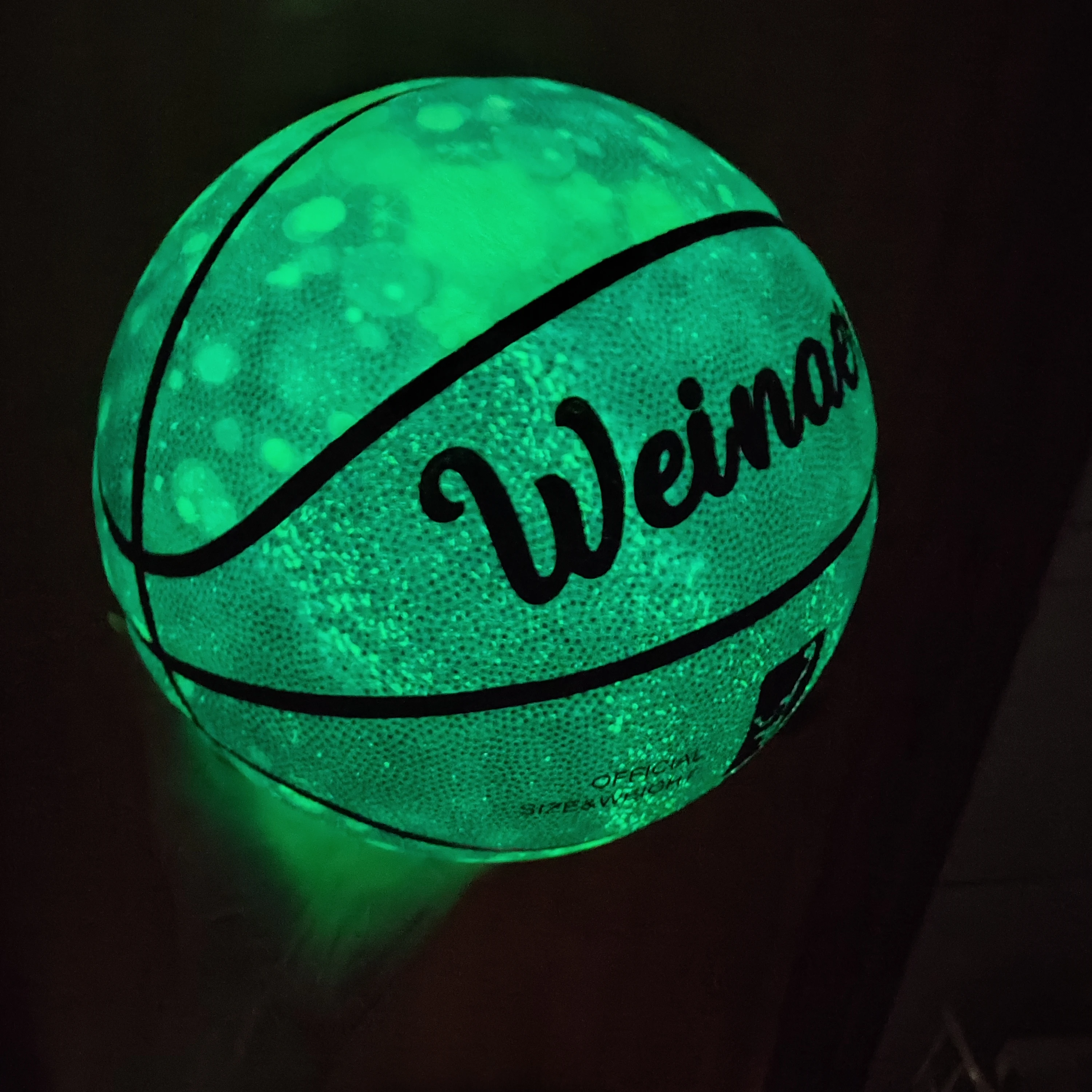 

Glow In The Dark Basketball Regular Size 7# Hygroscopic Streetball Light Up Basketball Ball for Night Game Gift Glow In The Dark