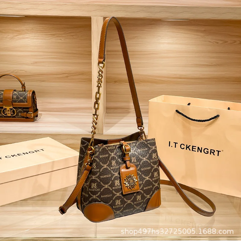 

Luxury Brand Fashionable Bucket Printed Handbag with A Sense of Luxury and Large Capacity Women's One Shoulder Crossbody Bag