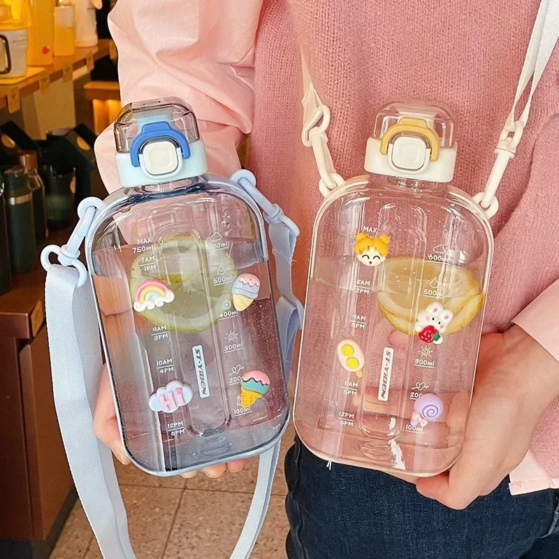 زجاجة مياه مسطحة سعة 750 مل، زجاجة مياه رياضية محمولة مع علامة زمنية، كوب شرب للياقة البدنية في الهواء الطلق مانع للتسرب