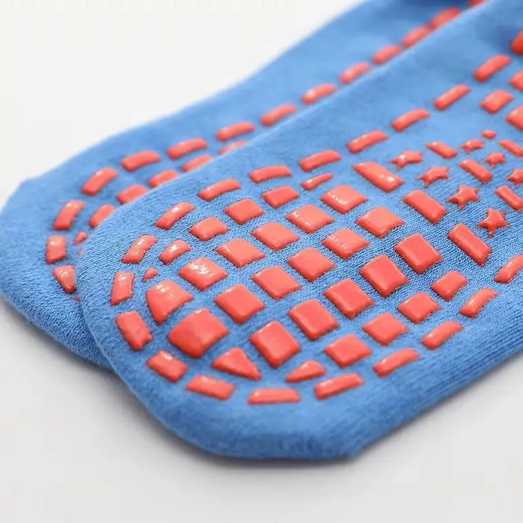 Рисунок 6 - Нескользящие напольные носки для малышей