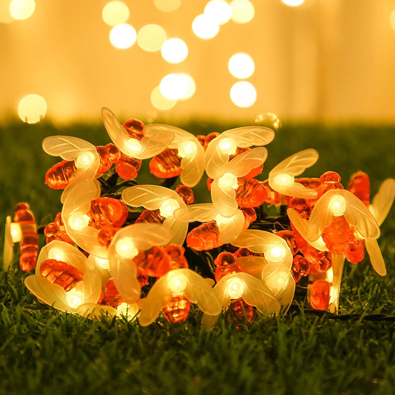 Рисунок 2 - Светодиодная гирлянда с изображением сот и патио