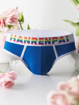 תחתון סליפ לגבר בצבע לבן עם שחור. רצועות מותניים רחבות עם טקסט באנגלית