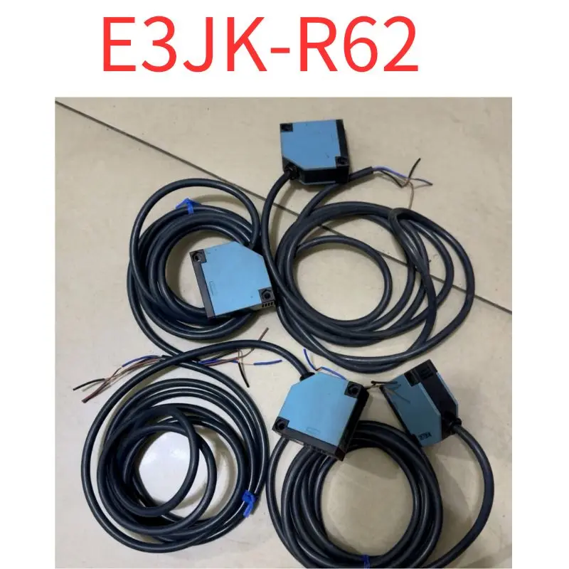 

Подержанный фотоэлектрический датчик E3JK-R62