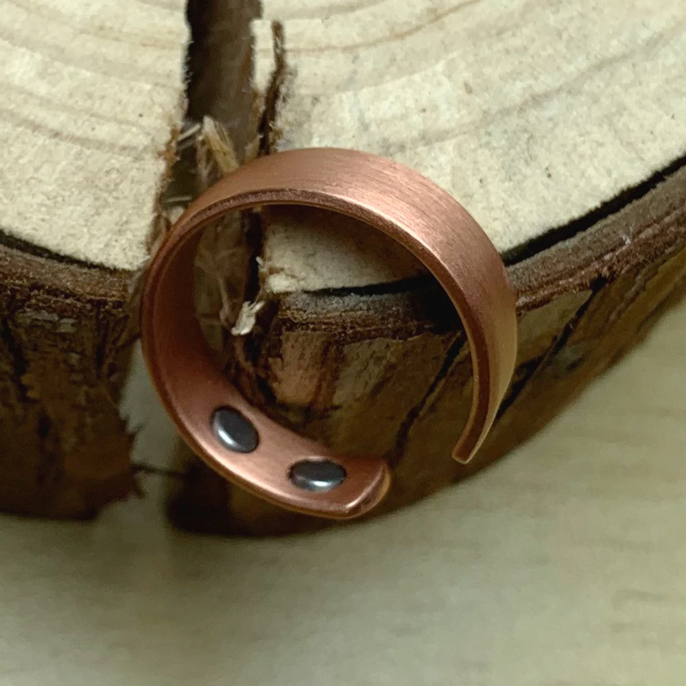 Ring aus reinem Kupfer, magnetisch, verstellbar, offene Manschette, 6 mm, matt, Vintage-Metall-Fingerschmuck für Männer und Frauen, hoher Magnet, größenverstellbar – Detail 3