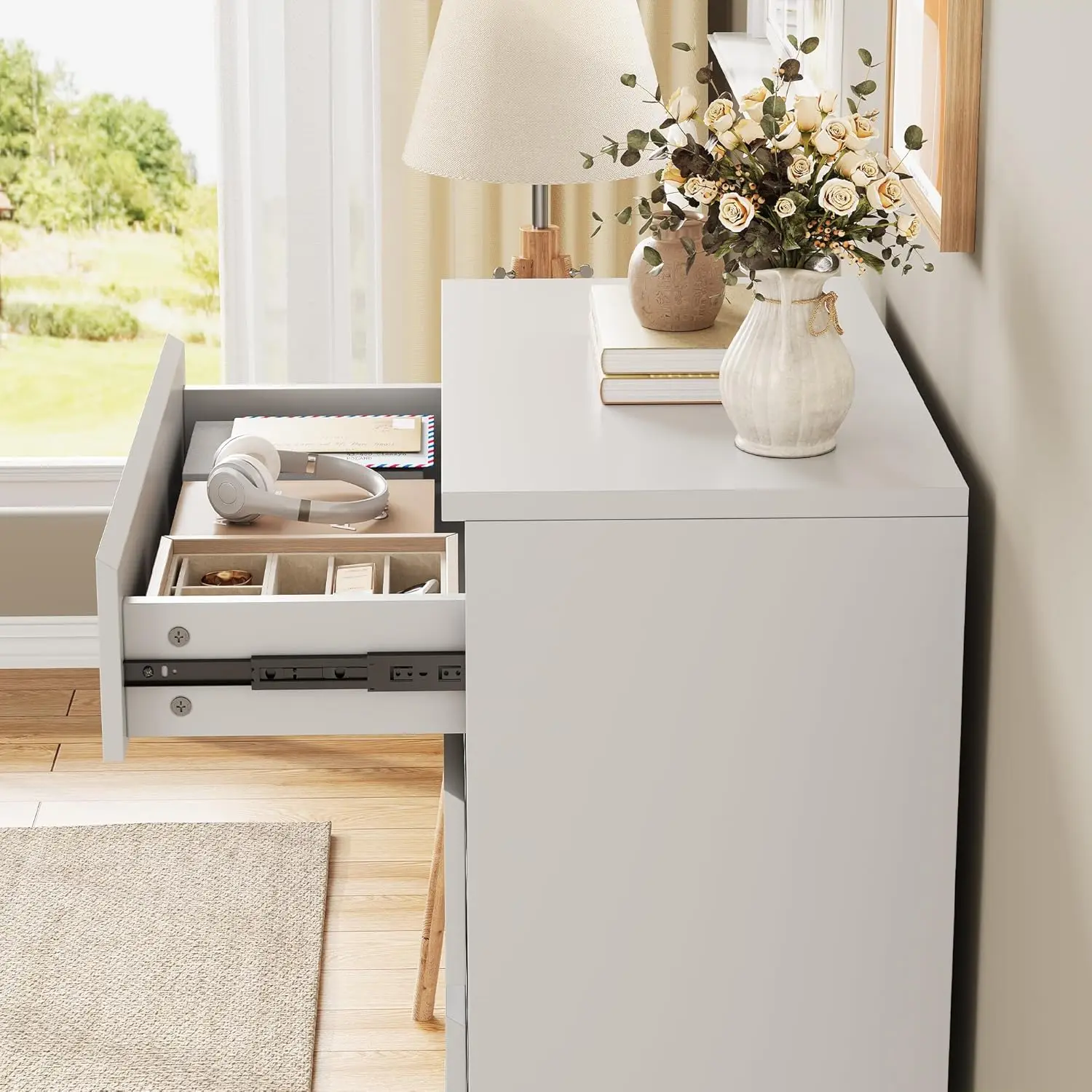 Modern chest of drawers