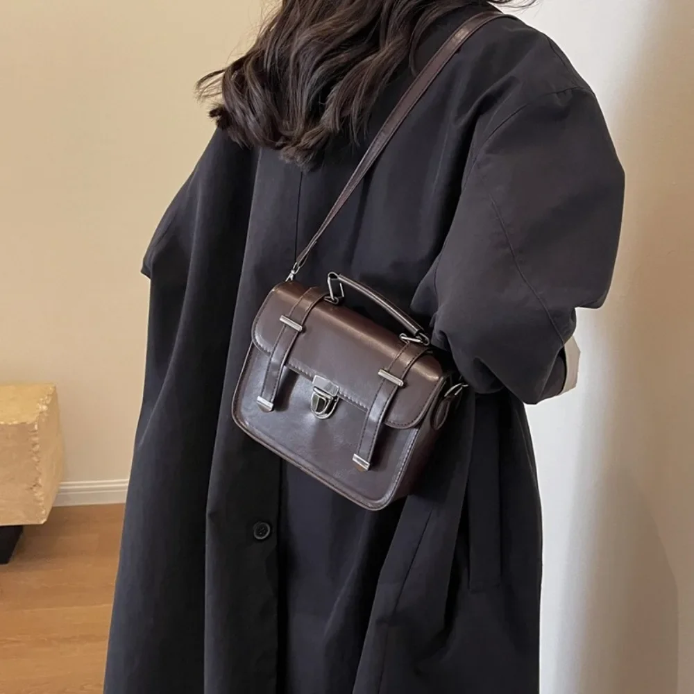 Girls Hundred Retro Small Square Bag Female Students Simple Crossbody College Style Shoulder Handbag Metal Lock Buckle Decoratio