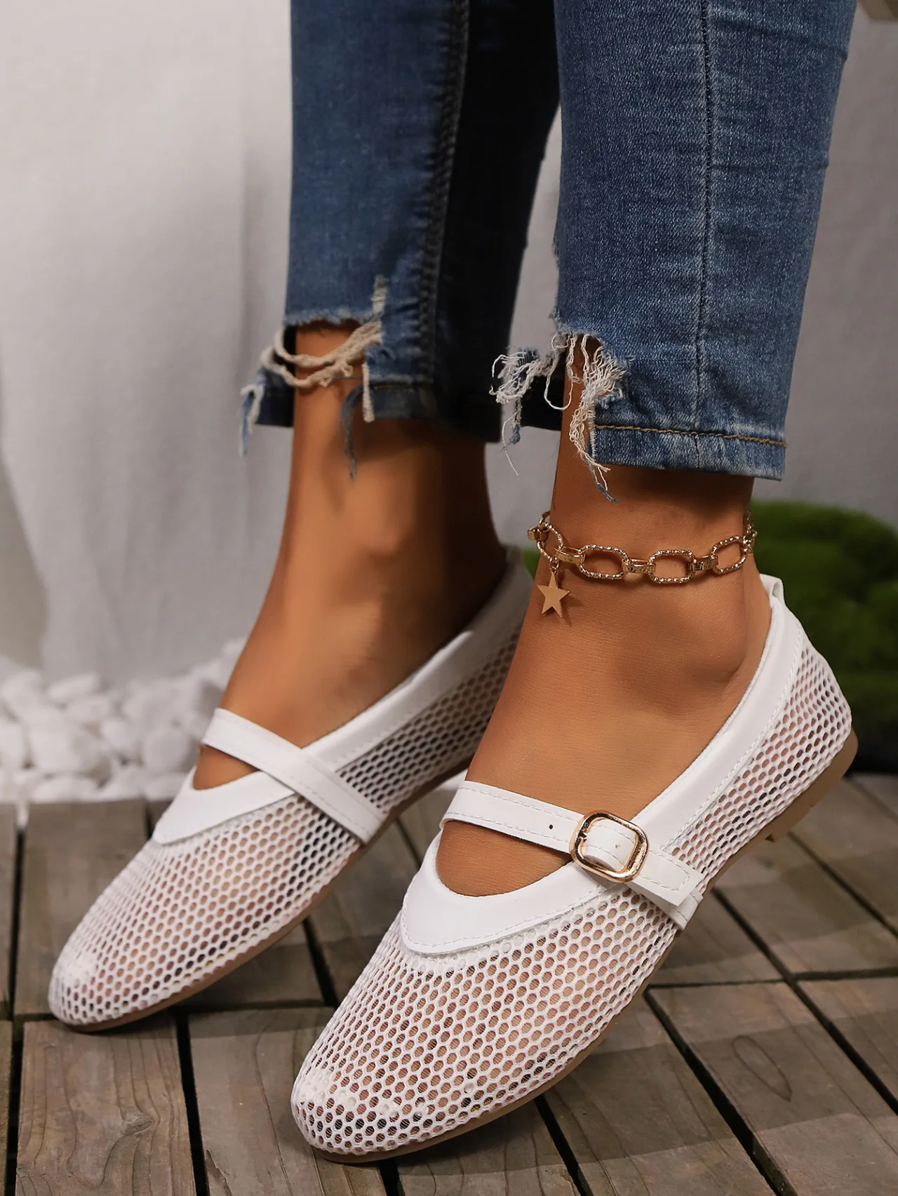 New 2024 Hollowed Out Women's Flat Shoes Leather Buckle Spring and Summer Fashion Moccasins Mary Jane Ballet Flats Women