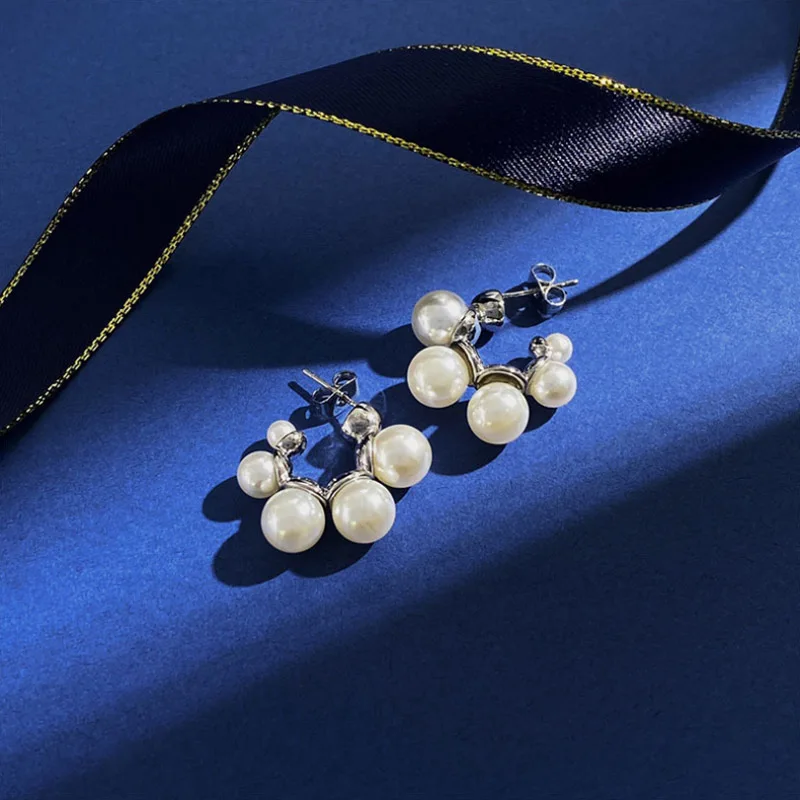 Donia Jewelry Fashion New C-Shaped Titanium Steel Silver Needle Luxury Palace Pearl Earrings.