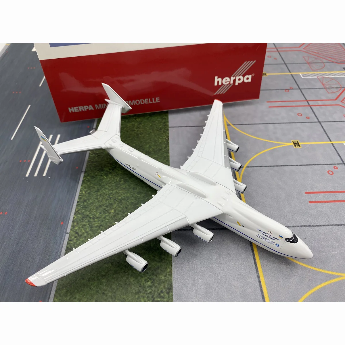 

1/400 Scale Antonov An-225 AN225 "Mriya" Metal Diecast Airplane Model Static Display Adult Collection Alloy Plane Toys Gift