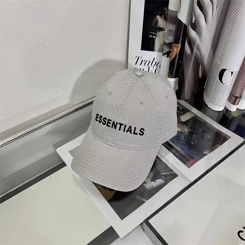 Рисунок 3 - Старые бейсболки для женщин и мужчин