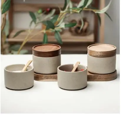 European Kitchen Spice Pepper Storage Bottle Round Ceramic Seasoning Jar with Wooden Lid Salt Tools Porcelain