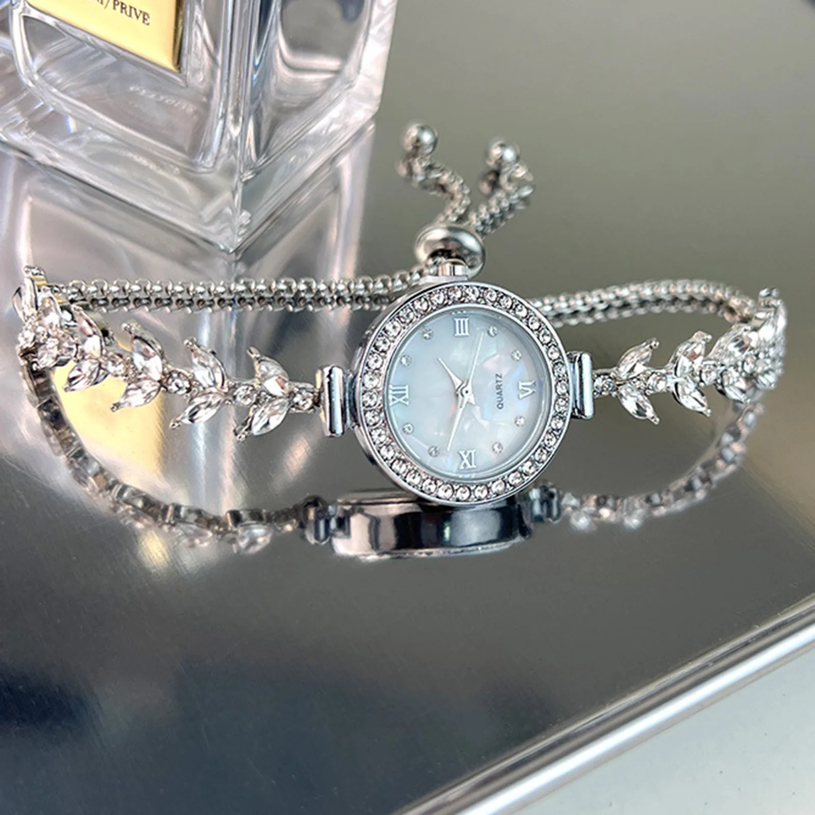 Women's Rhinestone Setting Watches Easy Read Round Rhinestone Quartz Wrist Watch for Outside Office Business Meeting 2