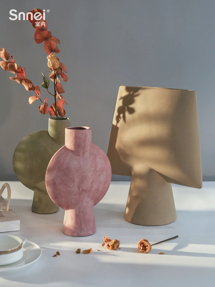 

Artistic ceramic vase decoration Creative living room flower arrangement Model room dining table decoration