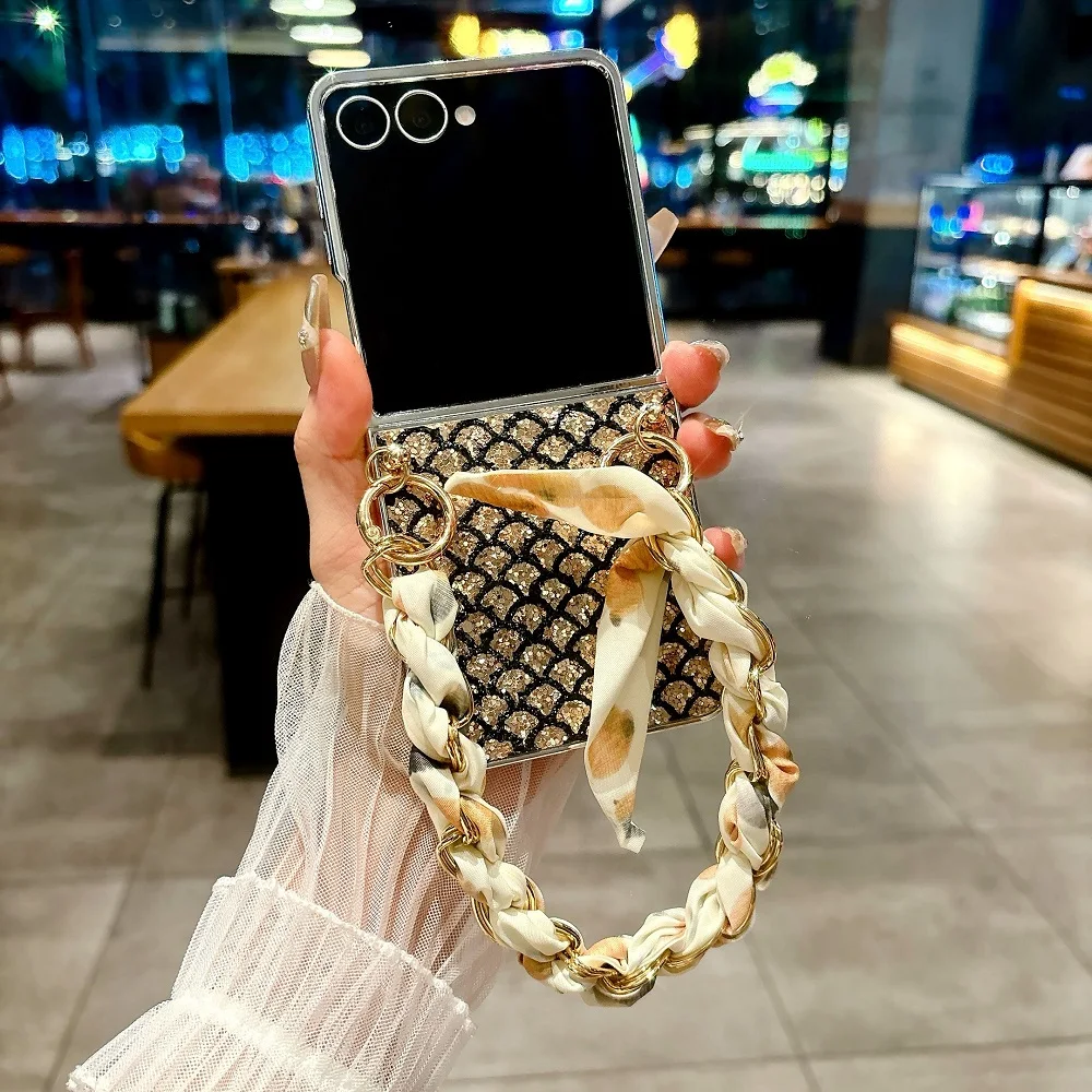 Glitter Diamond Electroplate Fish Scale Textured Phone Case with Bracelet - Protective Cover