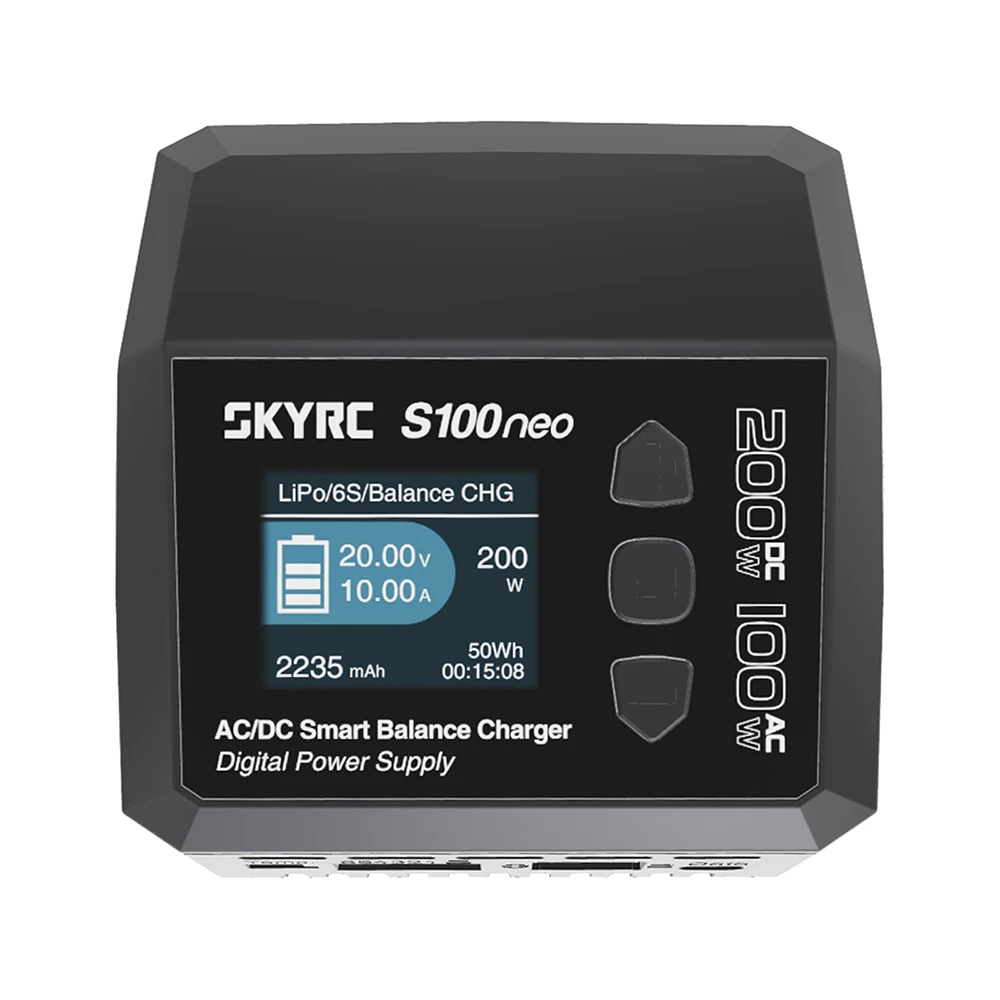 Vue arrière du SkyRC S100neo montrant les connecteurs d'alimentation AC et DC