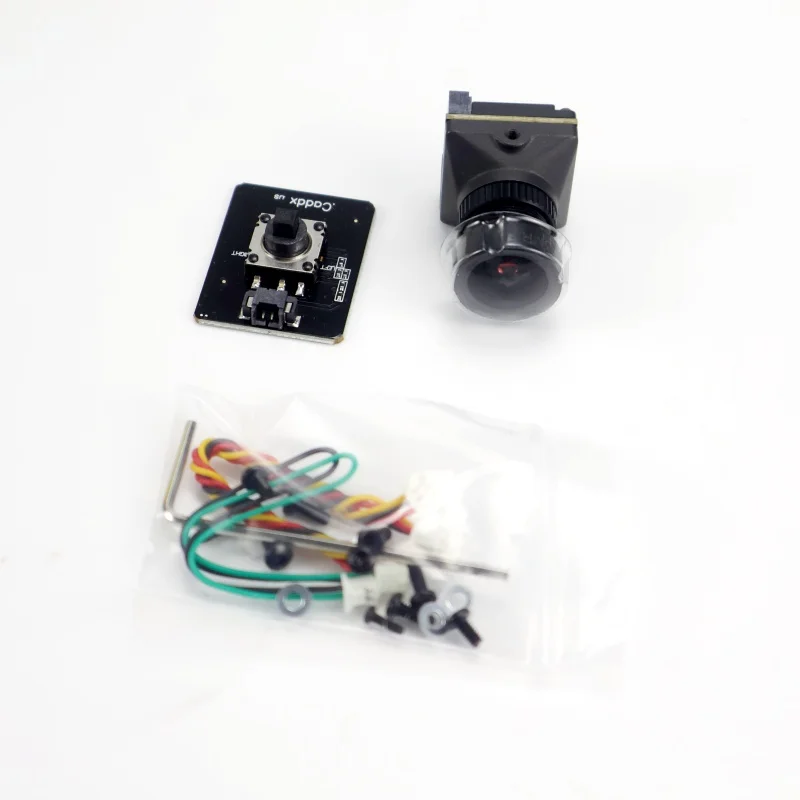 Vue arrière de la caméra FPV CADDX Ratel Pro 1500TVL montrant les connectiques et le dissipateur thermique.