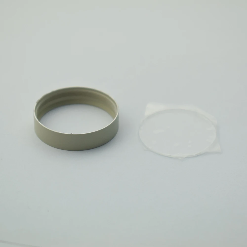 Installation du kit de remplacement bague et verre UV sur le gimbal DJI Phantom 4, outillage à proximité.