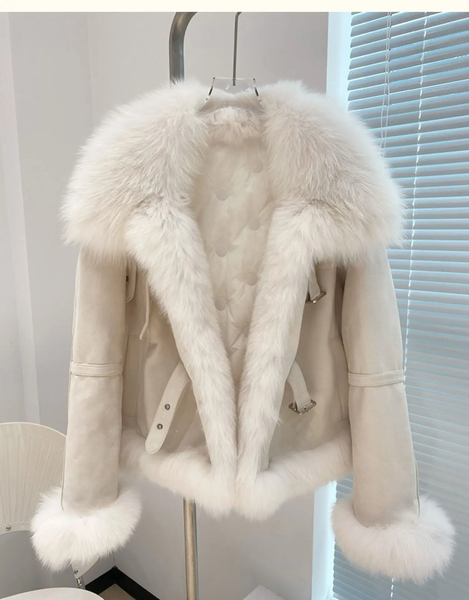 Hot Sales 2024 Autumn/Winter New Slim Large Polo Collar Fox Fur Coat Duck Down Inner High Quality Warm Fluffy Big Collar Short images - 6