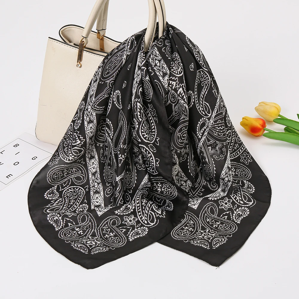 Рисунок 2 - Женский многофункциональный шелковый шарф с принтом